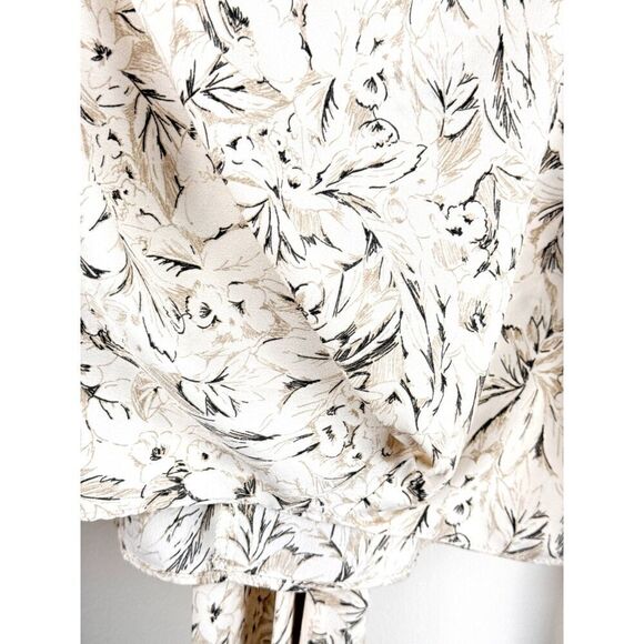 ASTR the Label Cropped Long Sleeve Cream Floral Blouse w/ Bow EUC XS - Picture 6 of 9